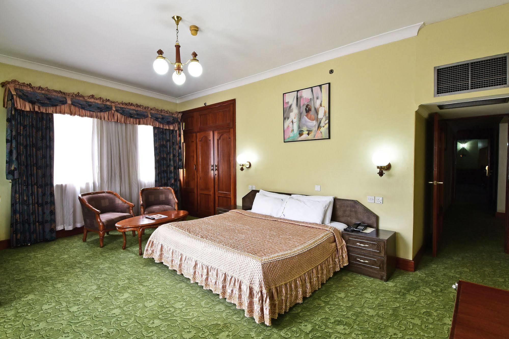 Grand Imperial Hotel คัมพาลา ภายนอก รูปภาพ